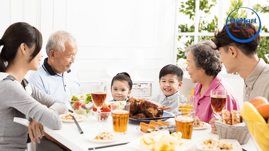 Bữa cơm gia đình ấm cúng Bữa cơm gia đình ấm cúng