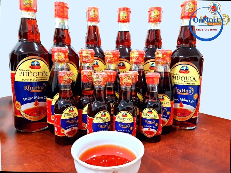 Chai nước mắm an toàn có in tên doanh nghiệp và nơi sản xuất Chai nước mắm an toàn có in tên doanh nghiệp và nơi sản xuất