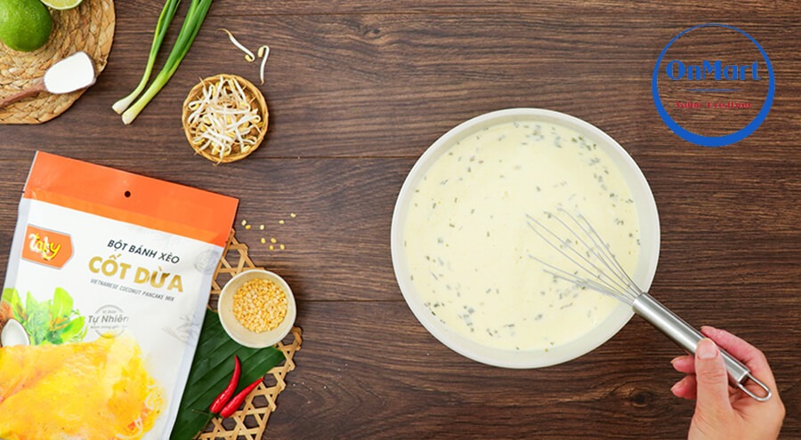 Pha bột bánh xèo từ bột pha sẵn nhanh chóng, tiện lợi Pha bột bánh xèo từ bột pha sẵn nhanh chóng, tiện lợi